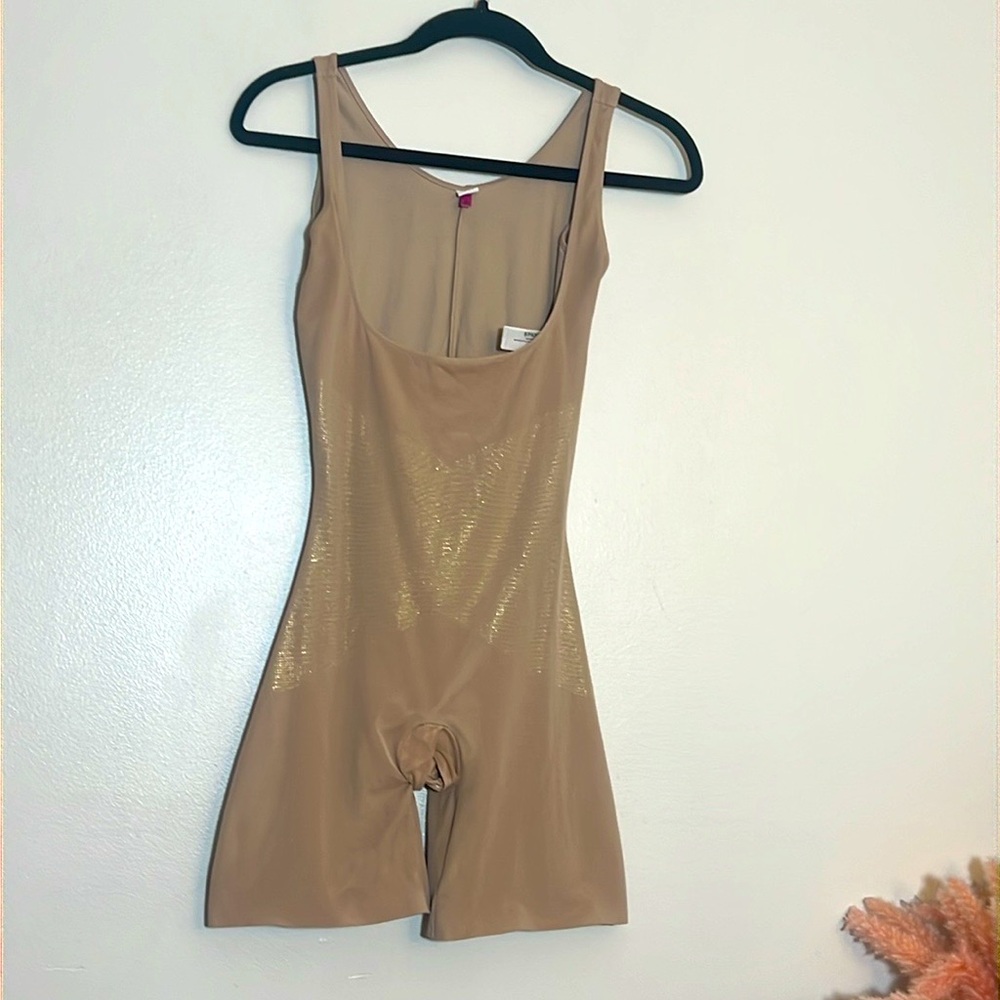 Star by SPANX Lady Luxe Mid Thigh Body shaper shape wear 2181 Medium